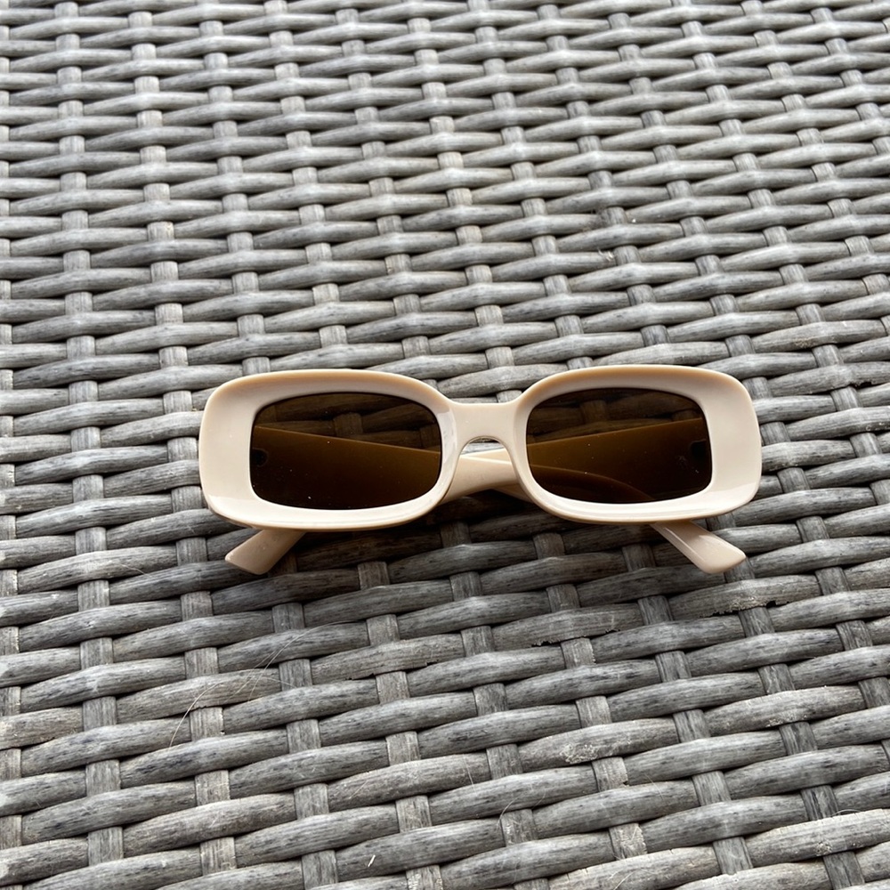 I am selling these glasses that I got, but I never used